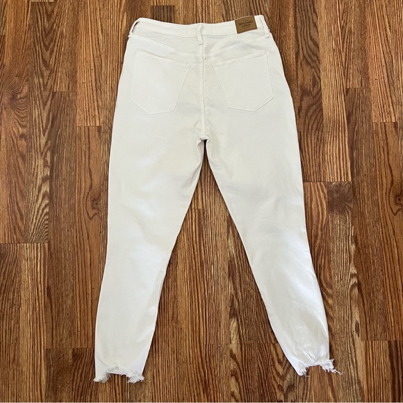 White Abercrombie & Fitch Curve Love Angle Jean High Rise 28/6R - Picture 2 of 7